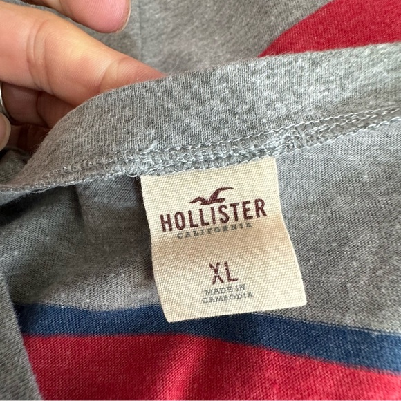 Hollister Men’s Lightweight V-Neck Striped Short Sleeve Tee - Picture 3 of 5